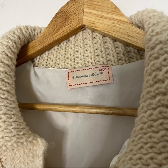 Neutral cable knit handknit lined wool cardigan size M - Picture 6 of 6